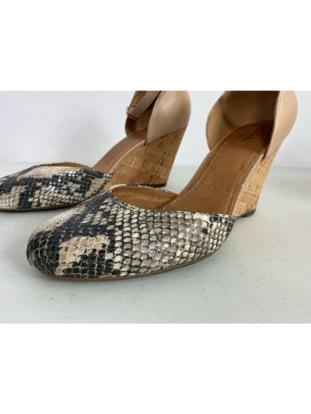 Clarks Leather Snakeskin Print Sandals  Ankle Strap Cork Wedge Heels Womens 8
